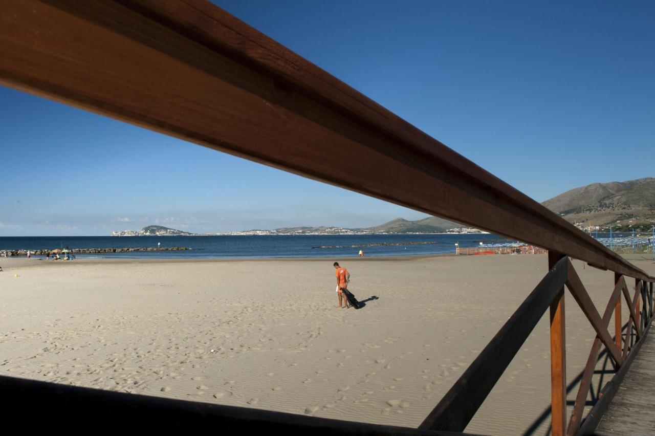 Livingapple Beach Minturno Exteriér fotografie